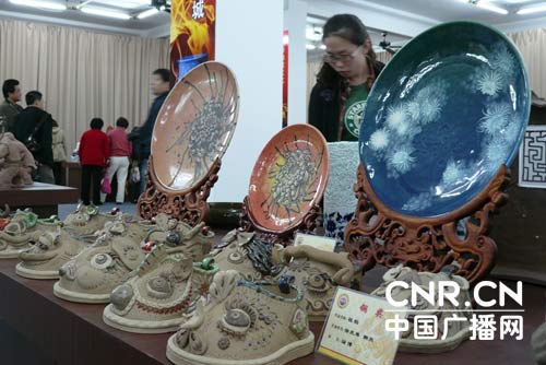 中國陶瓷琉璃藝術(shù)大賽在陶琉之都濟(jì)南開幕