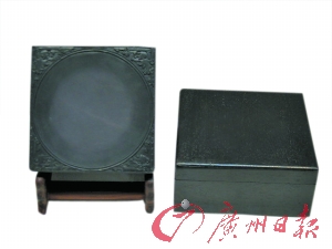 “康梁”硯臺“回”肇慶