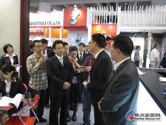 �DƬһ���V�|ʡ��ʡ�L���^�����մɣ��c���ڿ���(j��ng)���鄦�h�H�н�Մ