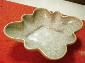 據(jù)稱是明后仿哥窯花口洗