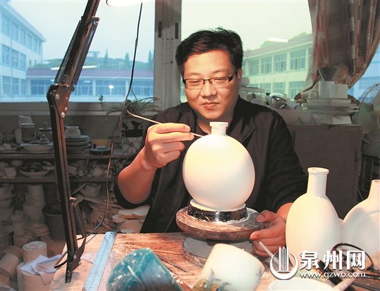 &ldquo;������(qi��ng)�����մɮa(ch��n)�I(y��)��ͬ�r(sh��)����Ҫע���մ��Ļ���(n��i)�����ھ���&rdquo;�����������ʡ�������F(tu��n)��˾����(j��ng)���־�����I(l��ng)��I(y��)��&ldquo;�Ļ�Ʒ�ƽ�(j��ng)�I&rdquo;��·�ӣ�Ŭ����(sh��)�F(xi��n)&ldquo;���մɮa(ch��n)Ʒݔ�����Ļ�Ʒ��ݔ�����D(zhu��n)׃&rdquo;���Ƅ�(d��ng)�մ��Ļ��a(ch��n)�I(y��)�D(zhu��n)��������